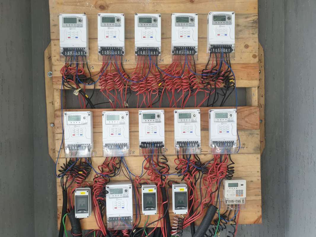 STS Token medidor de electricidad prepagado de tipo teclado trifásico con control remoto y recarga